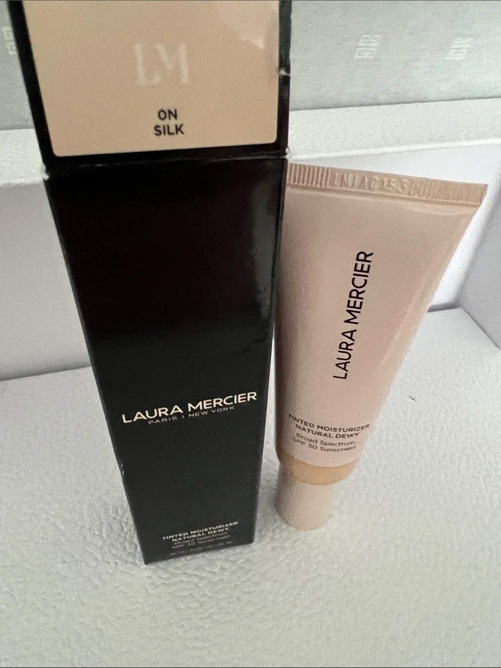 laura mercier Tinted Moisturizer Natural Dewy -SPF30 - Color 0N silk